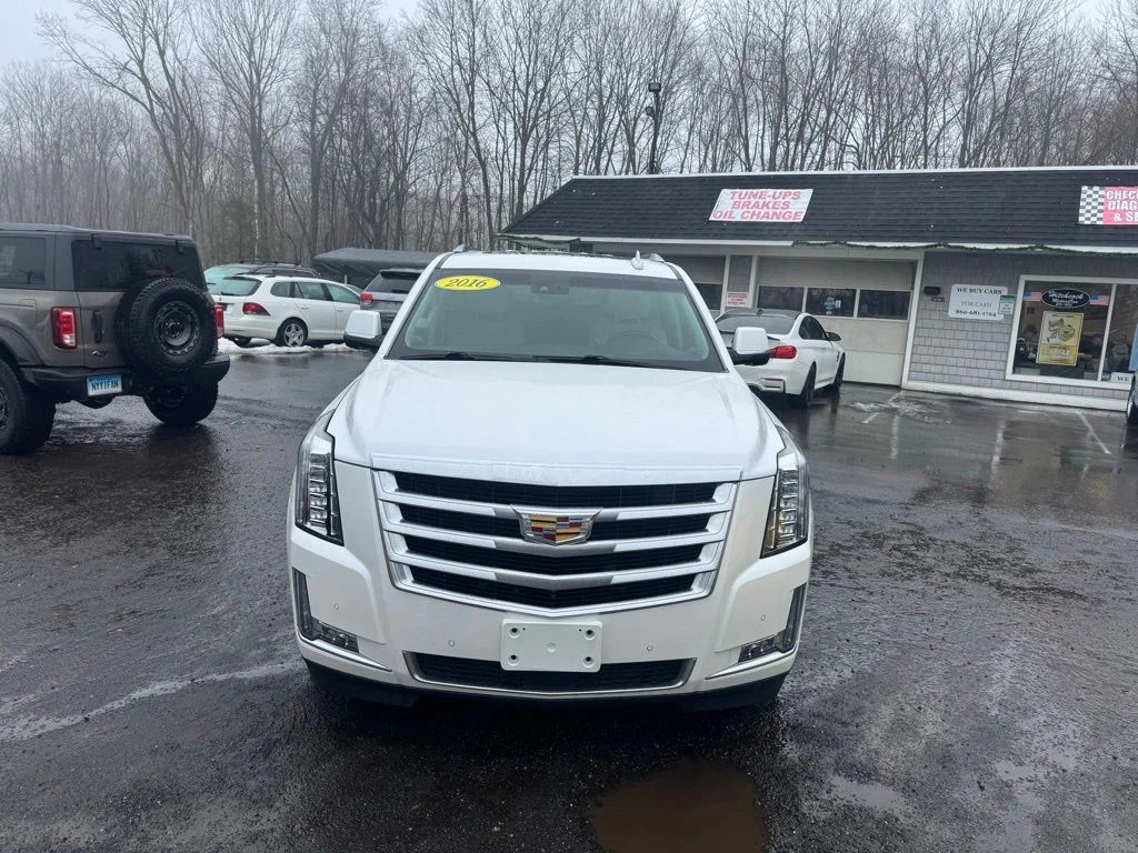 2016 Cadillac Escalade view 2