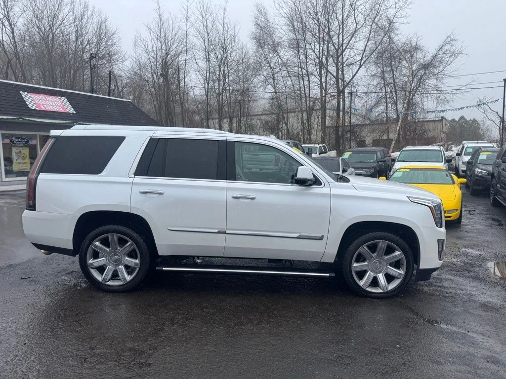 2016 Cadillac Escalade view 4