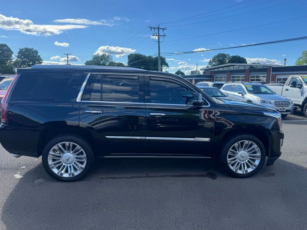 2018 Cadillac Escalade view 4