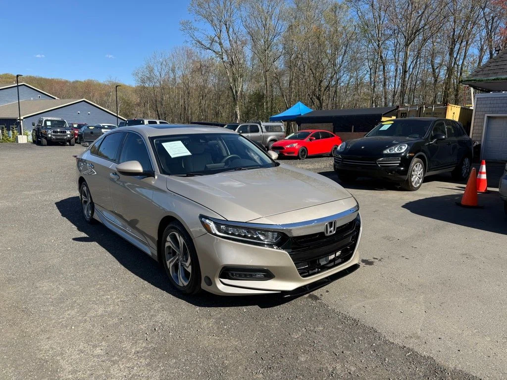 2020 Honda Accord view 3
