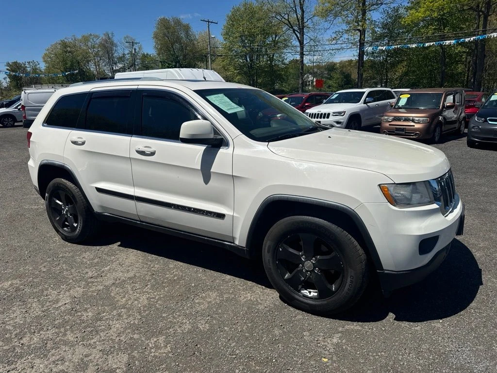 2011 Jeep Grand Cherokee view 2