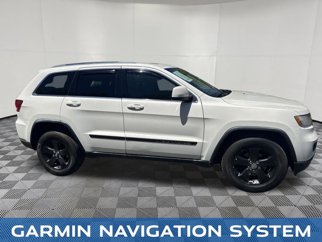 2011 Jeep Grand Cherokee view 3