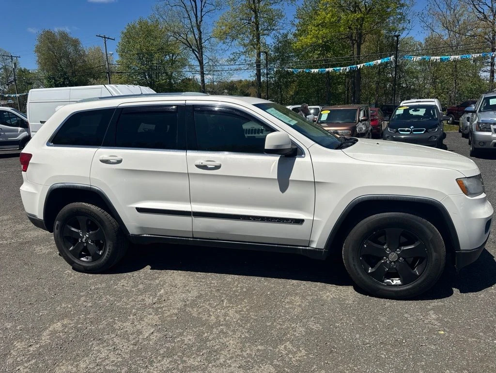 2011 Jeep Grand Cherokee view 3