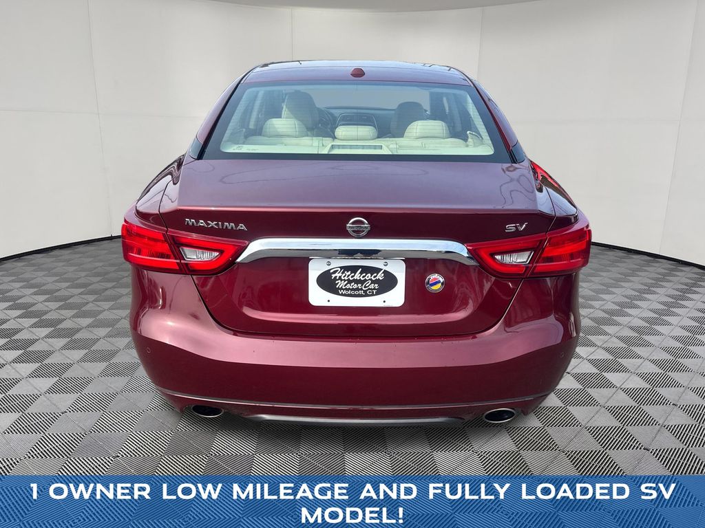 2017 Nissan Maxima view 4