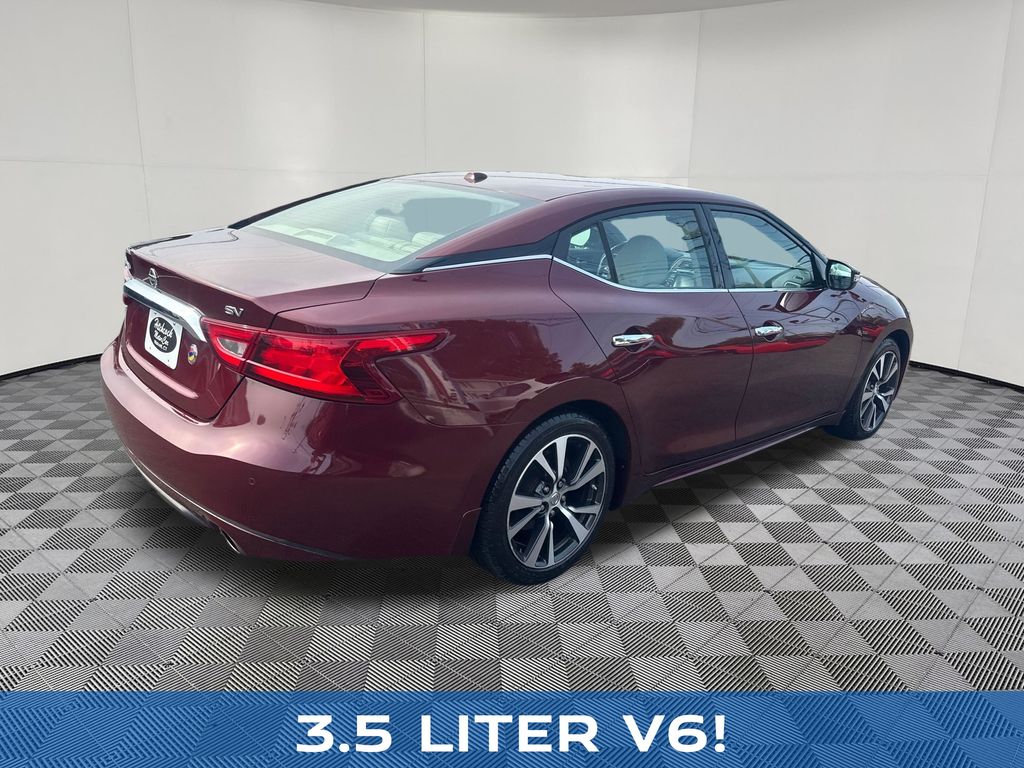 2017 Nissan Maxima view 5