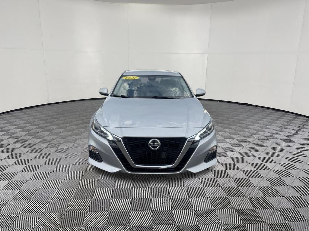 2021 Nissan Altima view 2
