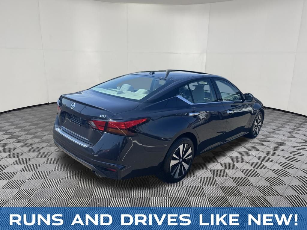 2020 Nissan Altima view 5