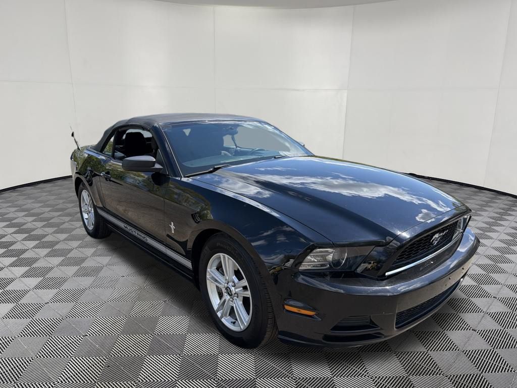 2014 Ford Mustang view 3