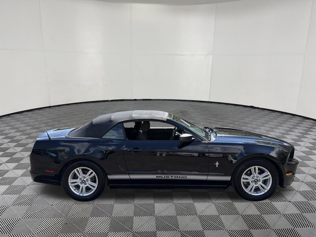 2014 Ford Mustang view 4