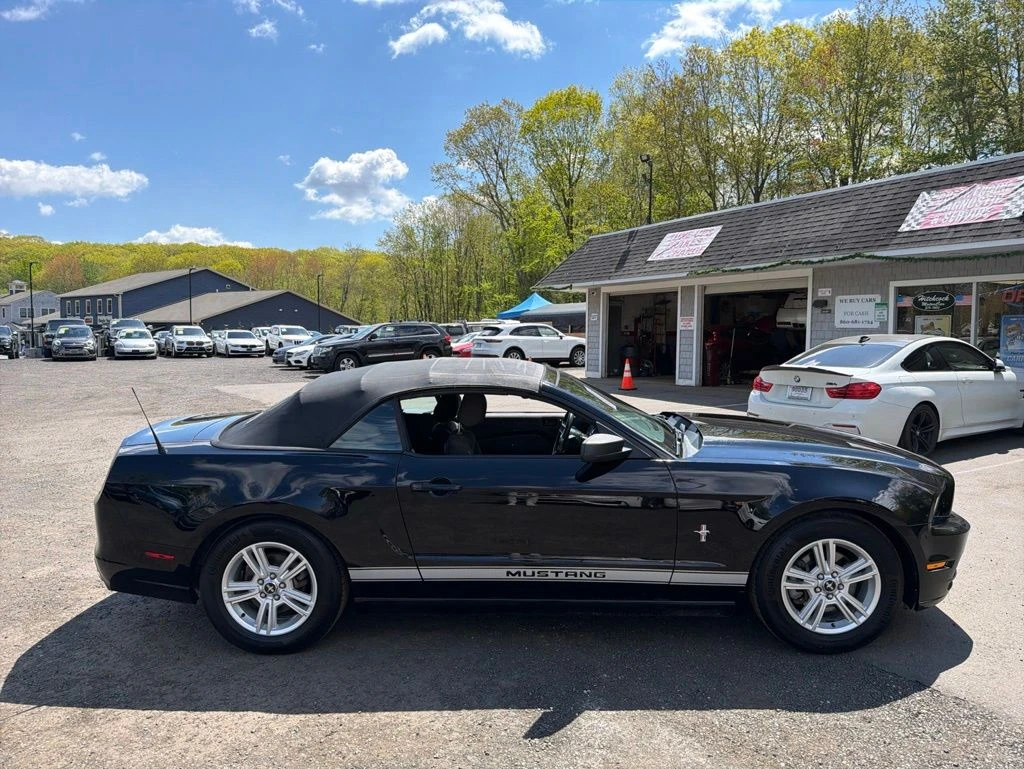 2014 Ford Mustang view 4
