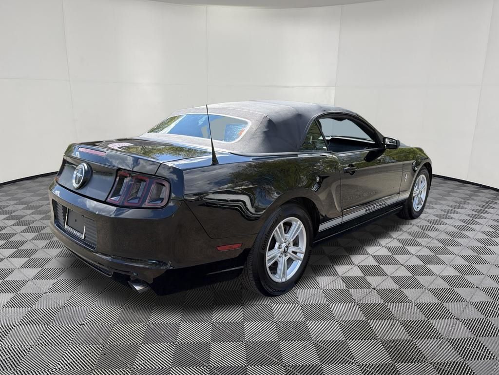 2014 Ford Mustang view 5