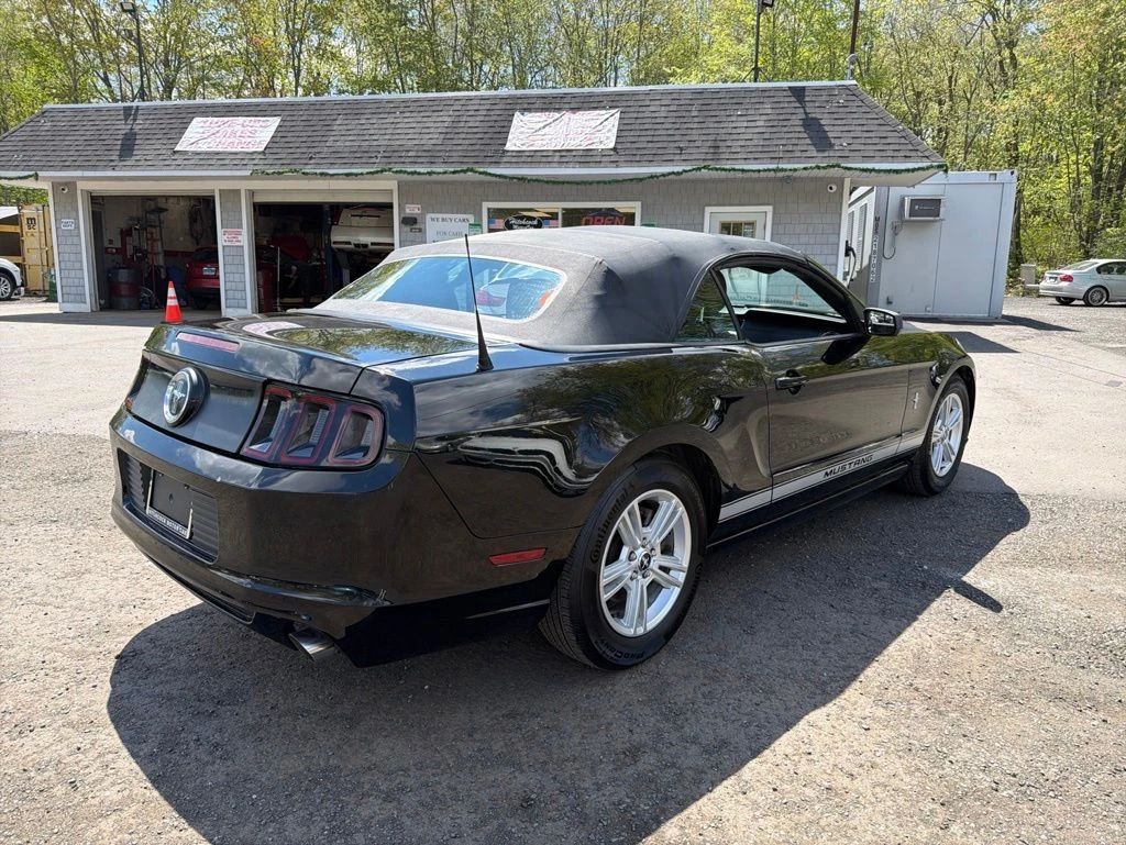 2014 Ford Mustang view 5