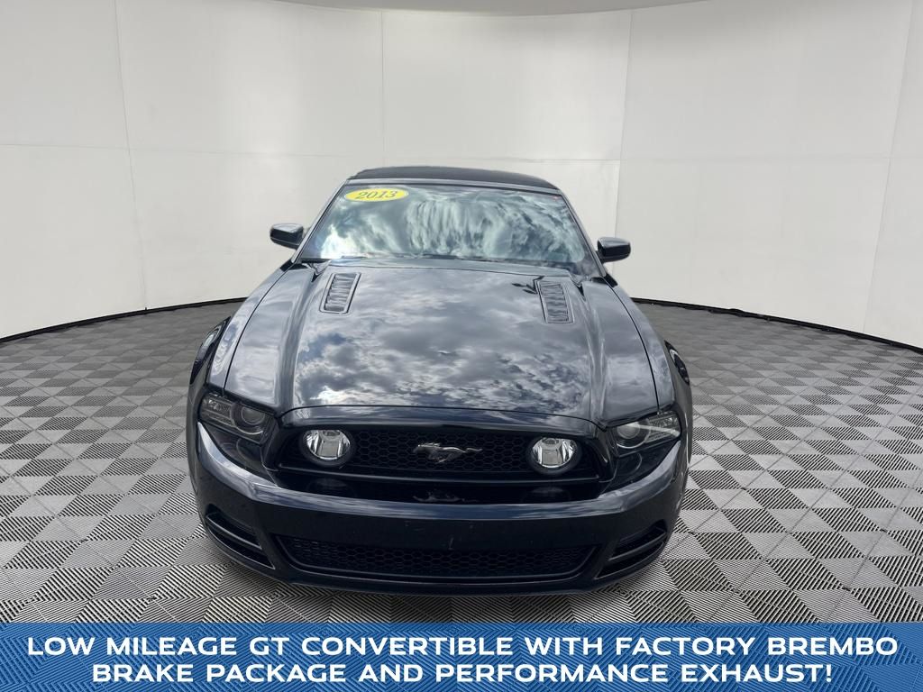 2013 Ford Mustang view 2