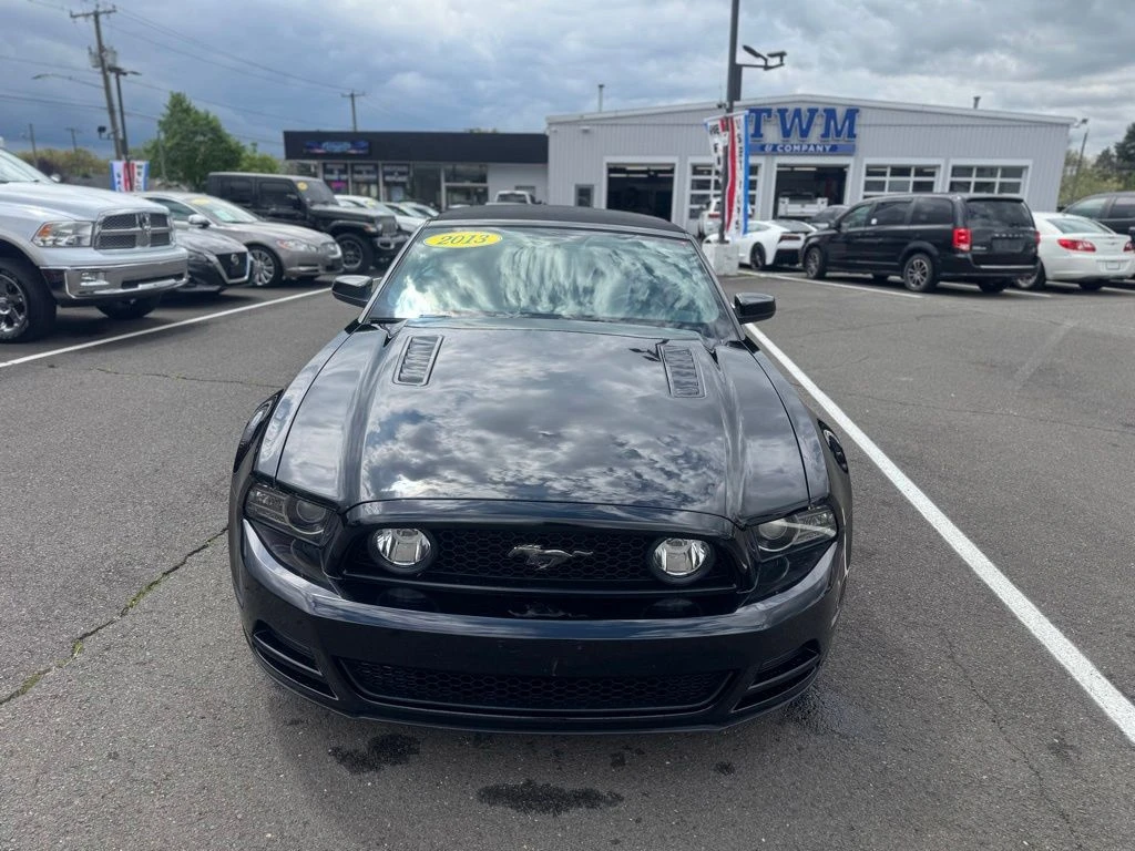 2013 Ford Mustang view 2