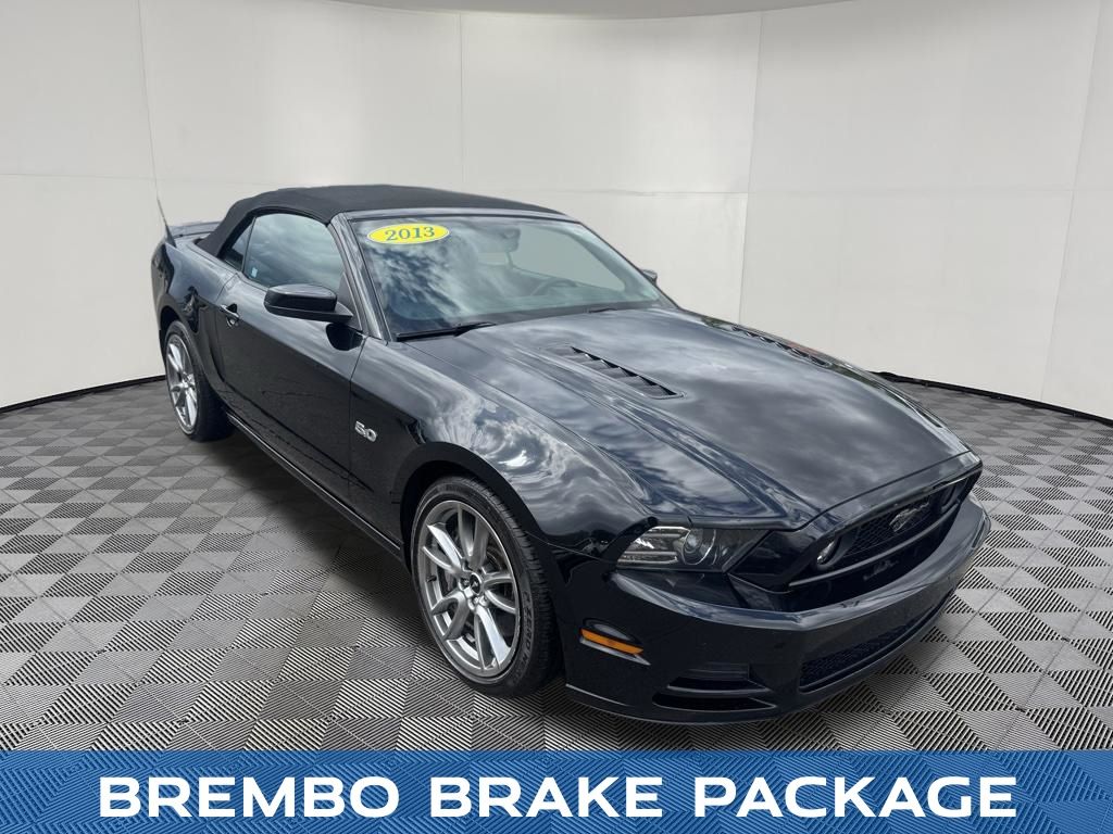 2013 Ford Mustang view 3