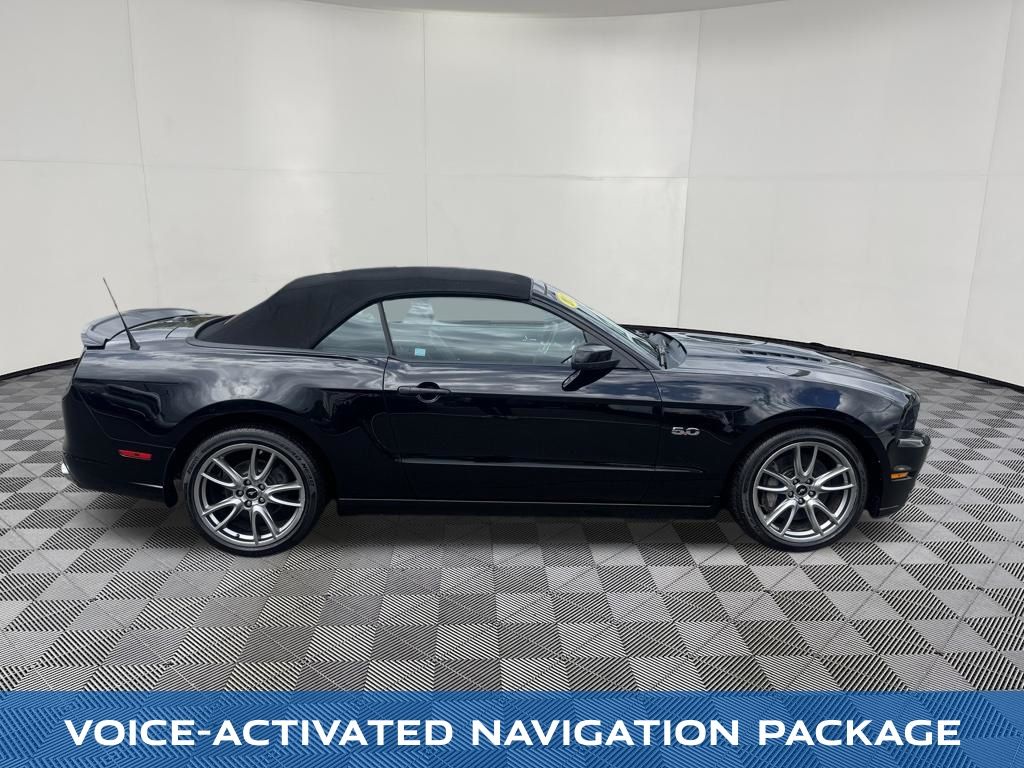 2013 Ford Mustang view 4