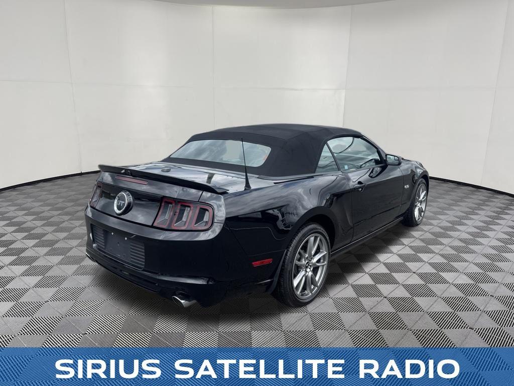 2013 Ford Mustang view 5