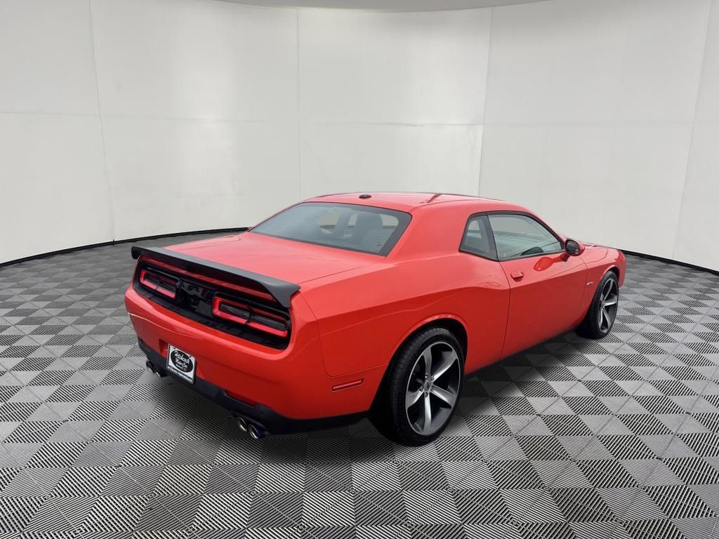 2019 Dodge Challenger view 5