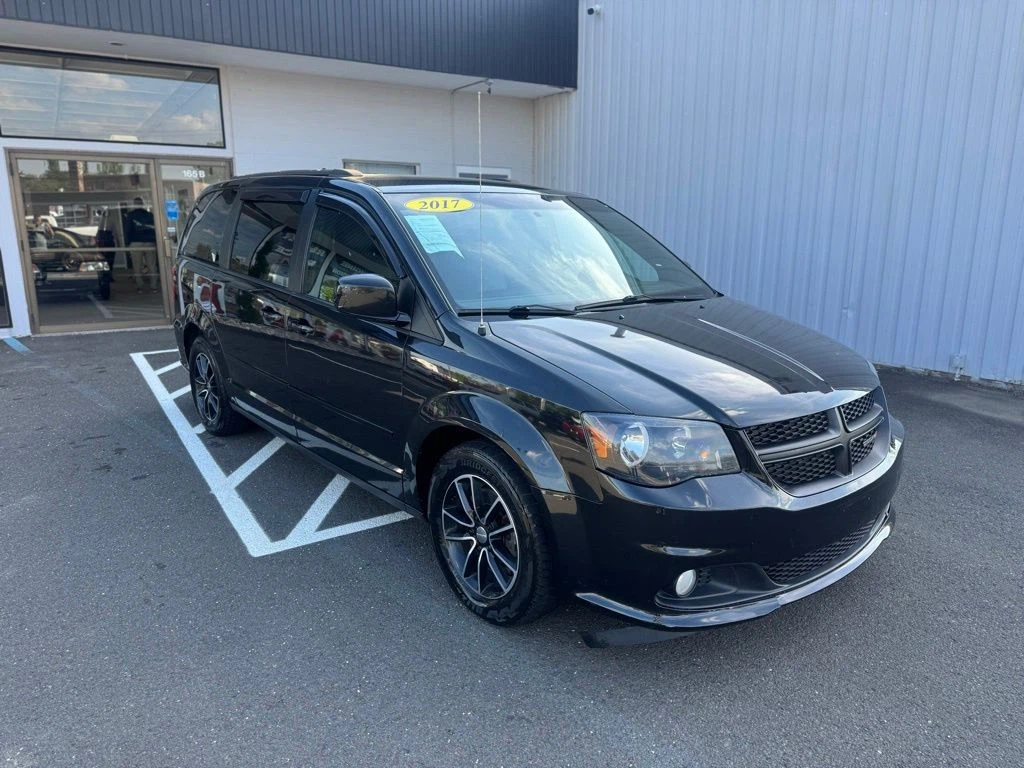 2017 Dodge Grand Caravan view 3