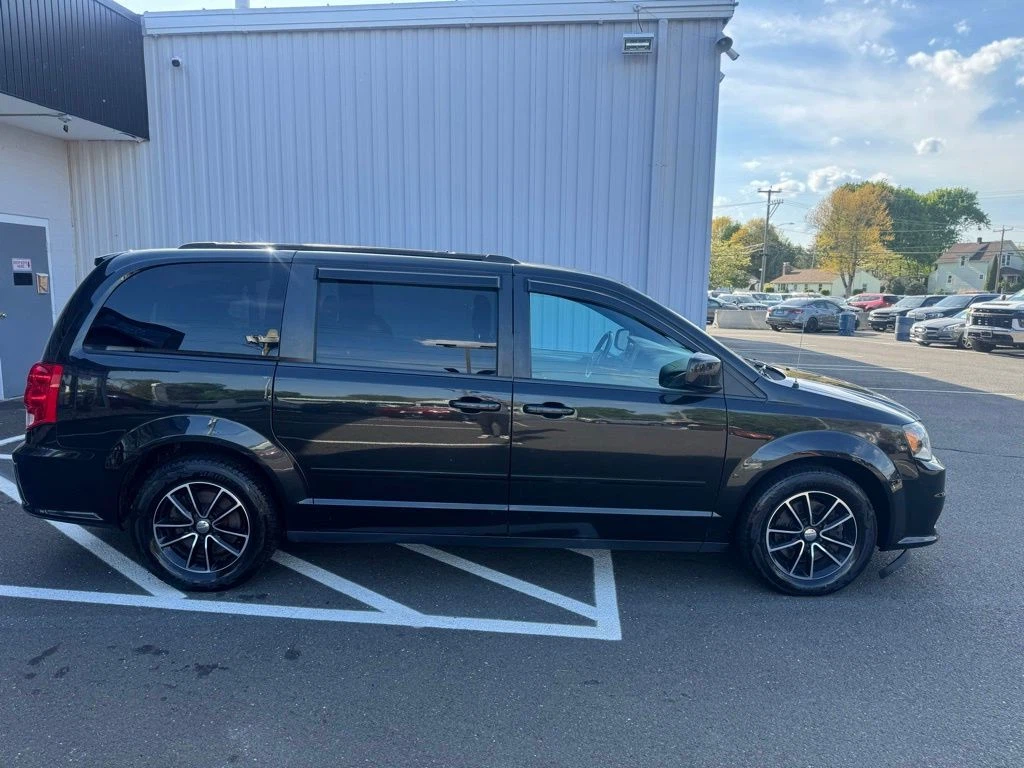 2017 Dodge Grand Caravan view 4