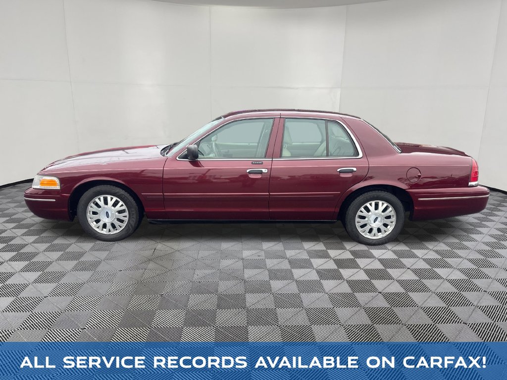 2005 Ford Crown Victoria view 3