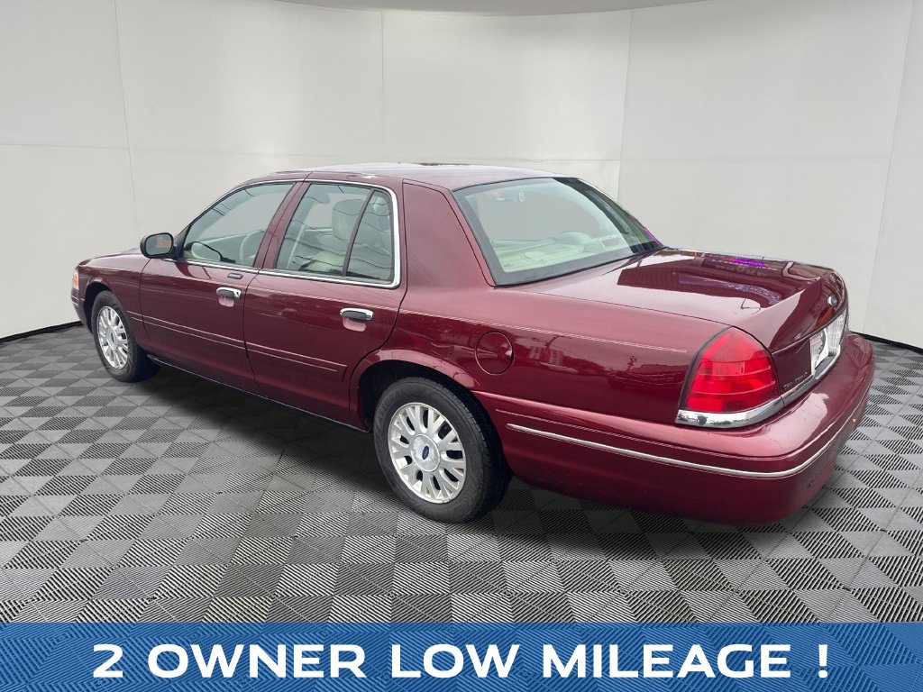 2005 Ford Crown Victoria view 4