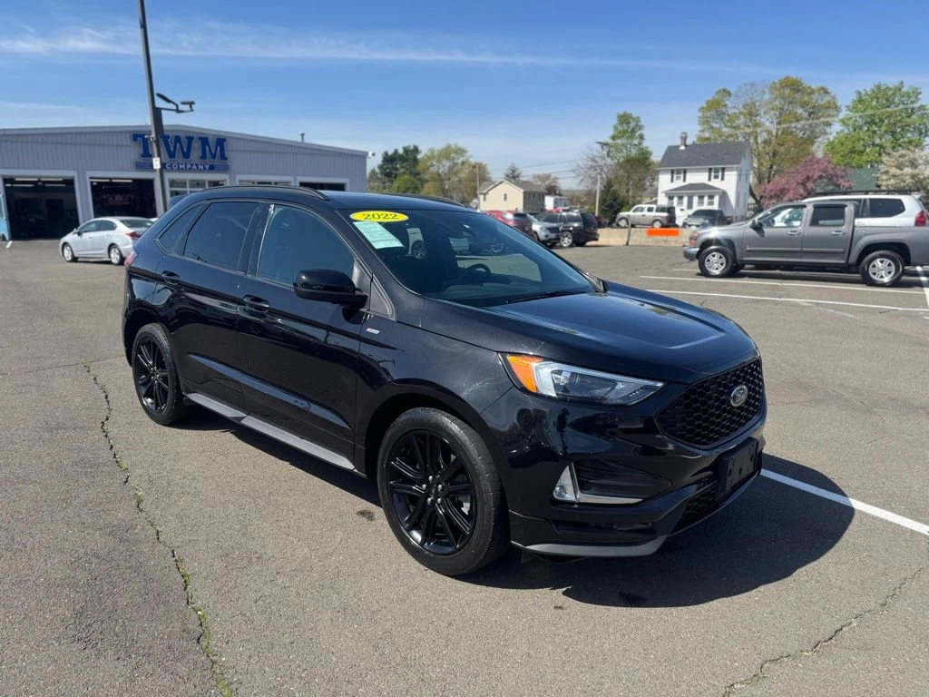2022 Ford Edge view 3