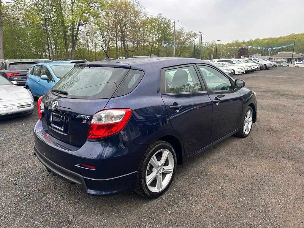 2009 Toyota Matrix view 3