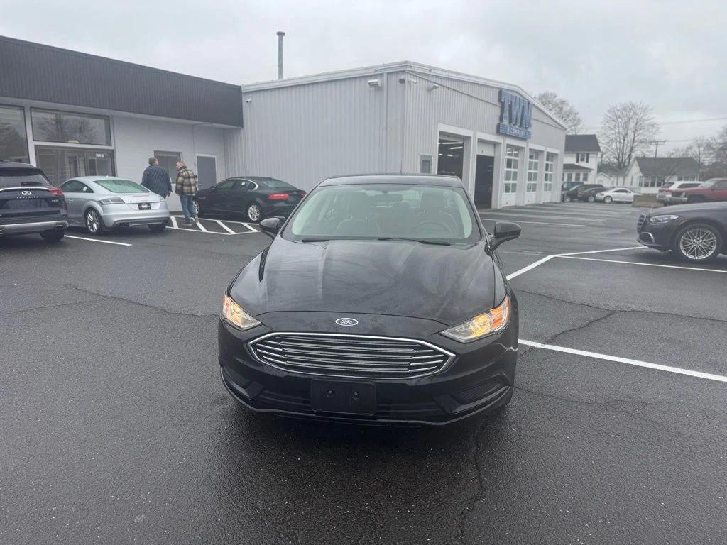 2018 Ford Fusion Hybrid view 2