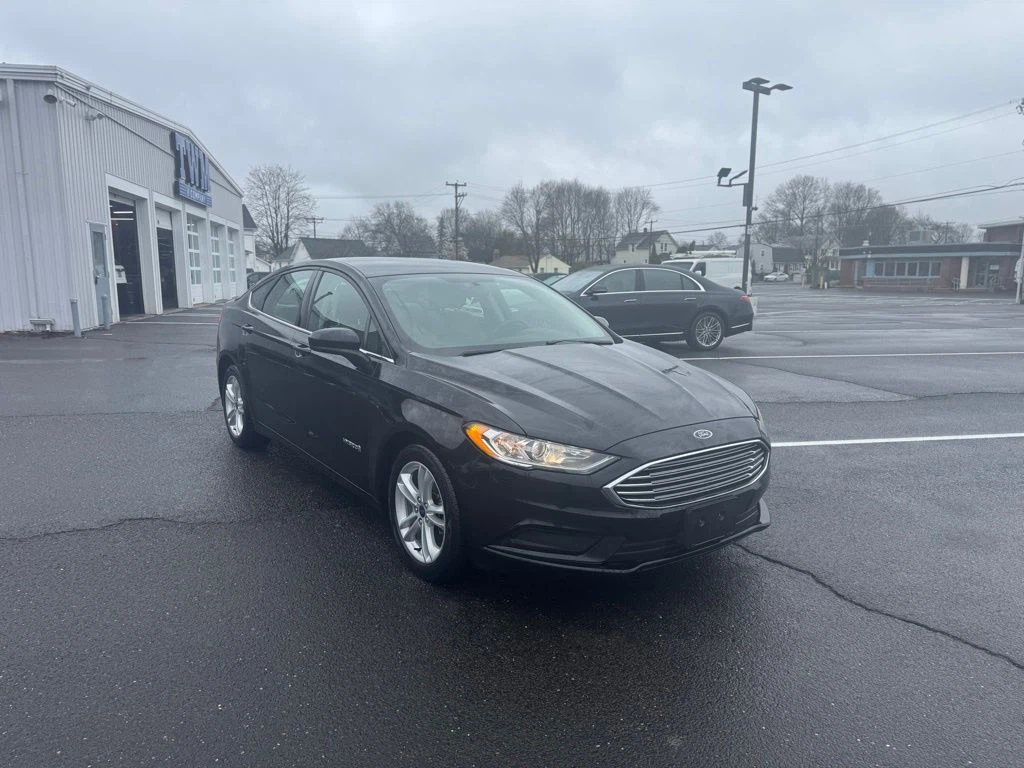 2018 Ford Fusion Hybrid view 3