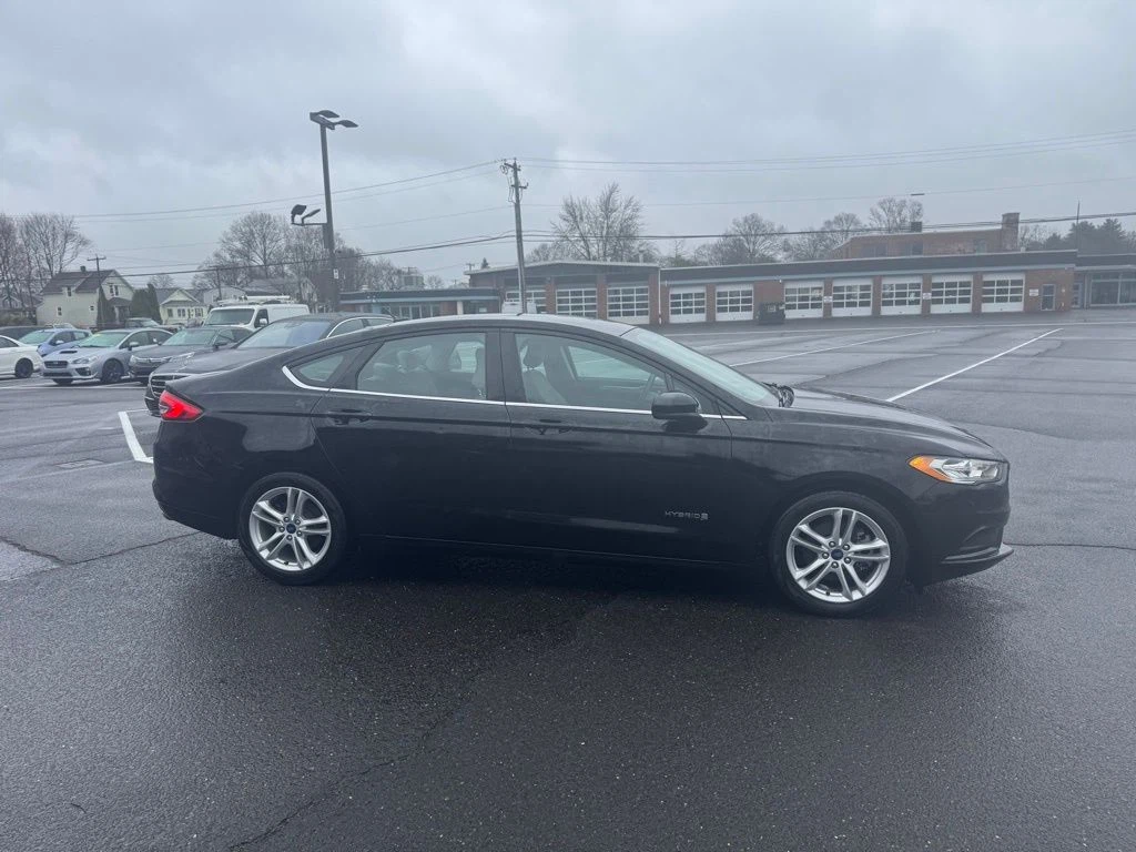 2018 Ford Fusion Hybrid view 4