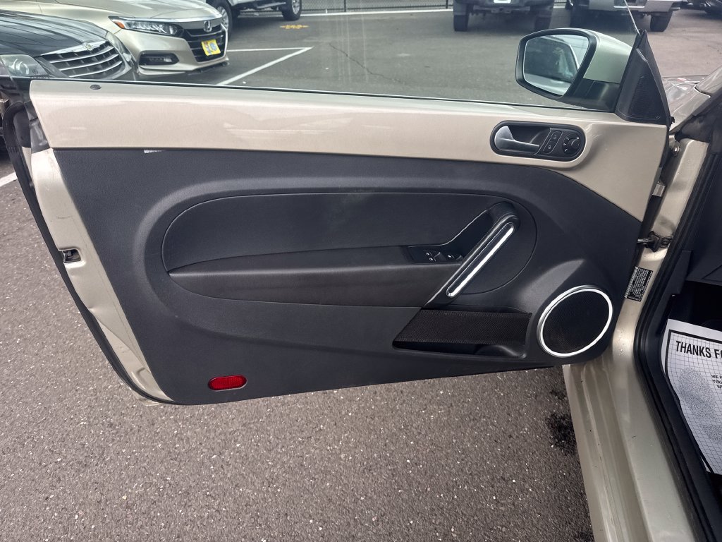 2014 Volkswagen Beetle 11