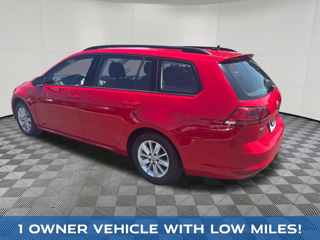 2017 Volkswagen Golf SportWagen view 3