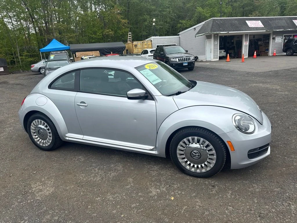 2014 Volkswagen Beetle view 2