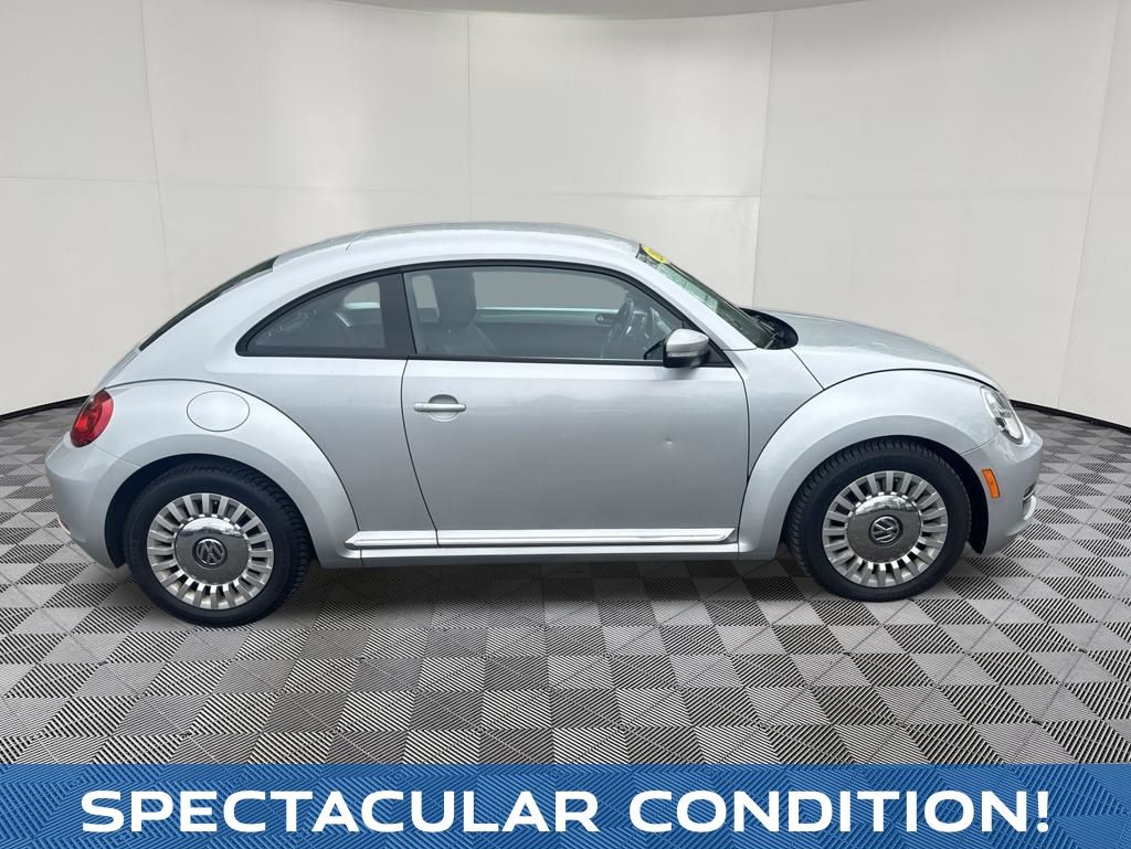 2014 Volkswagen Beetle view 3