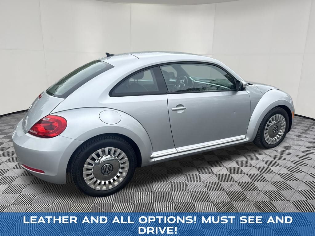 2014 Volkswagen Beetle view 4