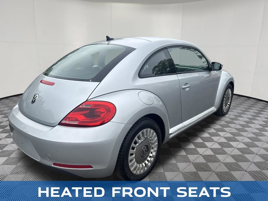 2014 Volkswagen Beetle view 5