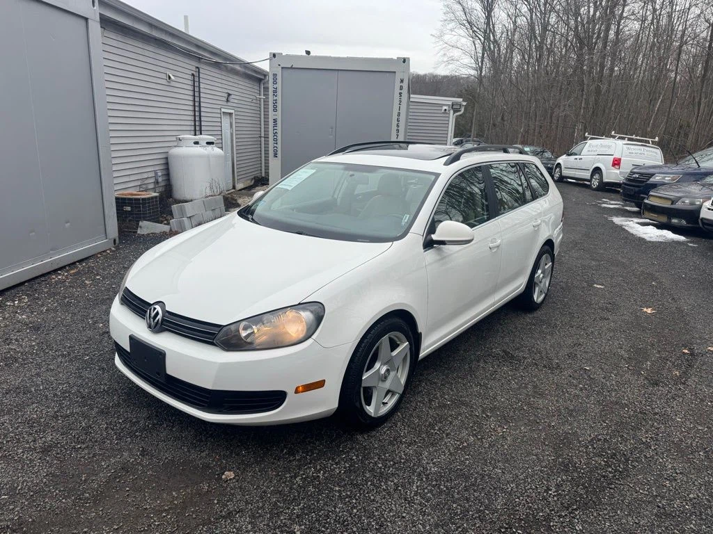 2014 Volkswagen Jetta SportWagen view 3