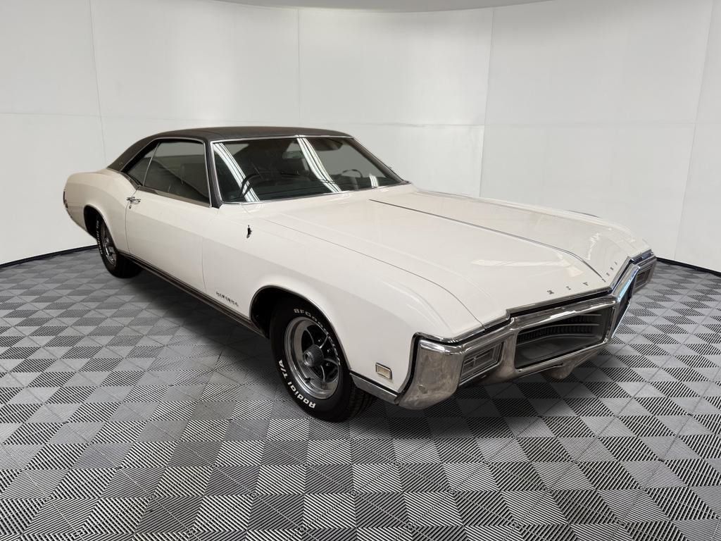 1969 Buick Riviera view 2