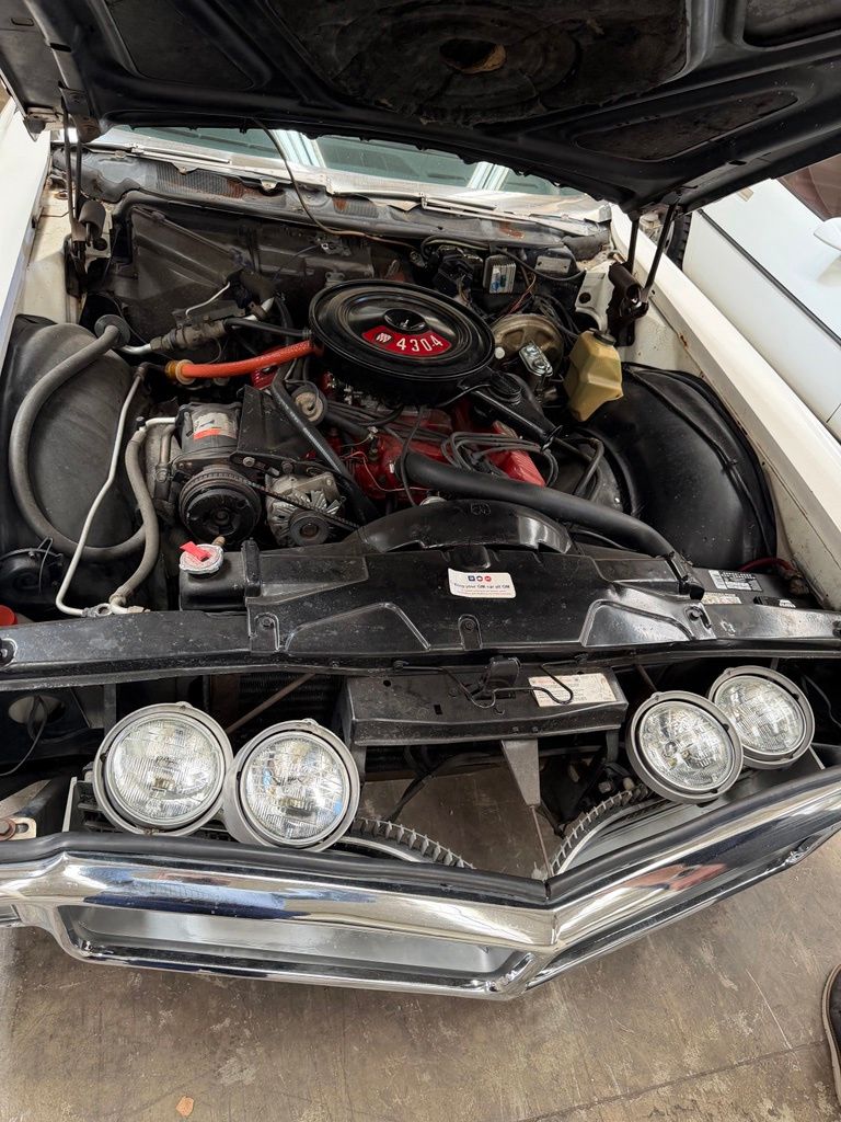 1969 Buick Riviera view 4