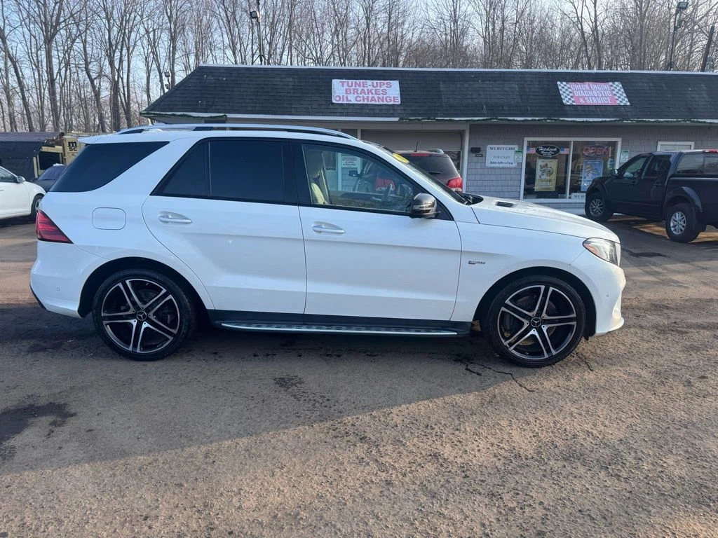2019 Mercedes-Benz GLE view 4