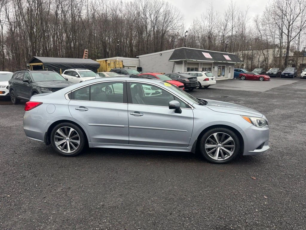 2016 Subaru Legacy view 4