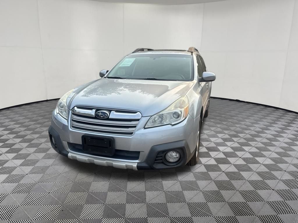 2014 Subaru Outback view 2
