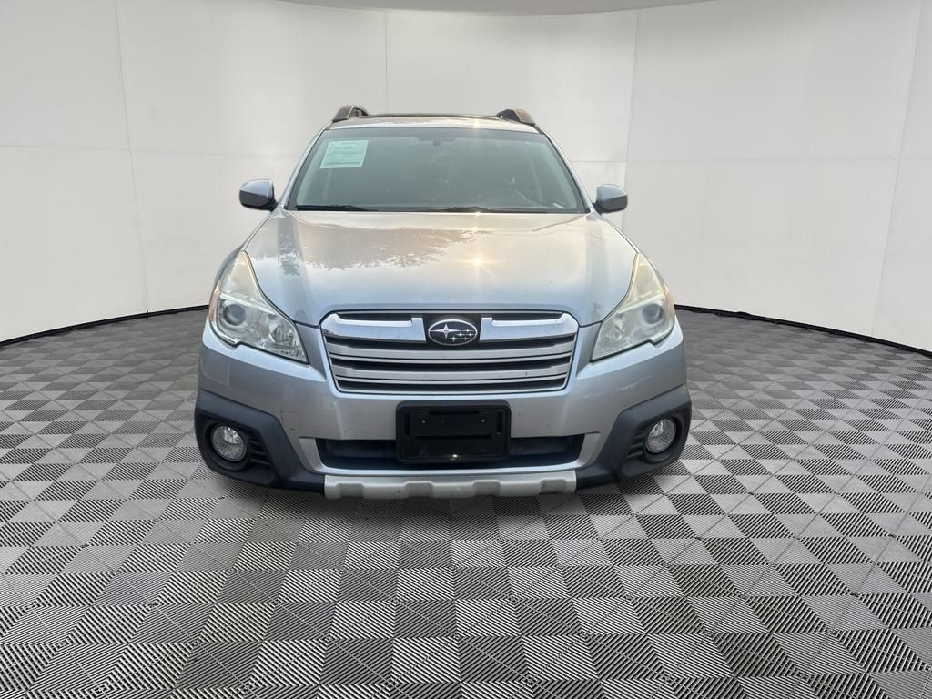 2014 Subaru Outback view 3