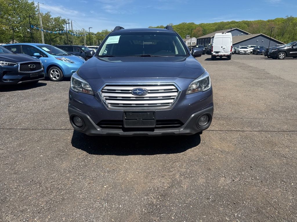 2017 Subaru Outback view 2