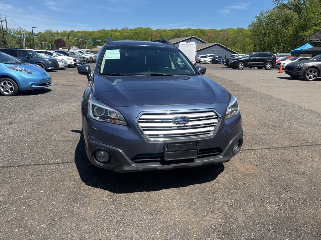 2017 Subaru Outback view 4