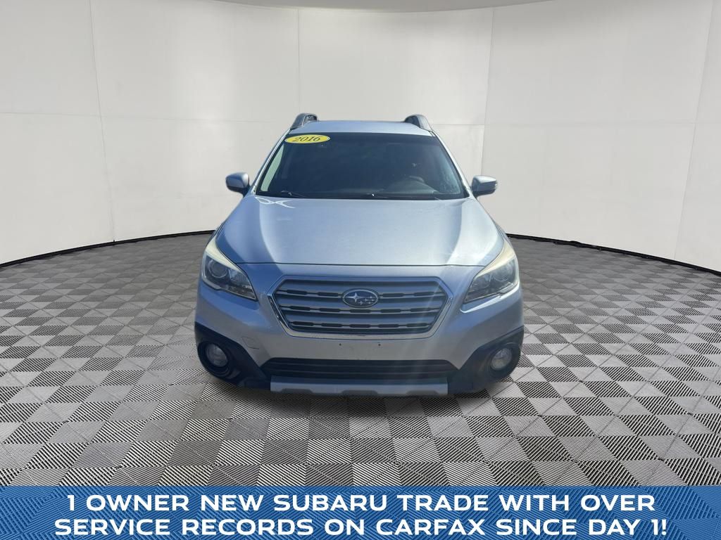 2016 Subaru Outback view 2