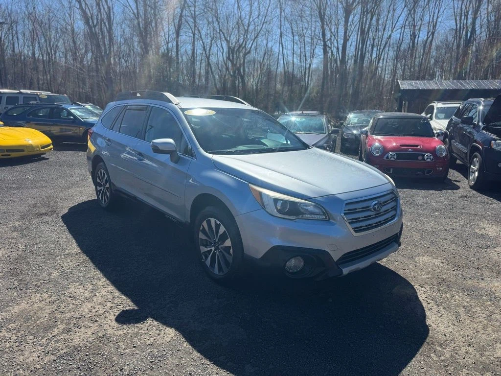2016 Subaru Outback view 3