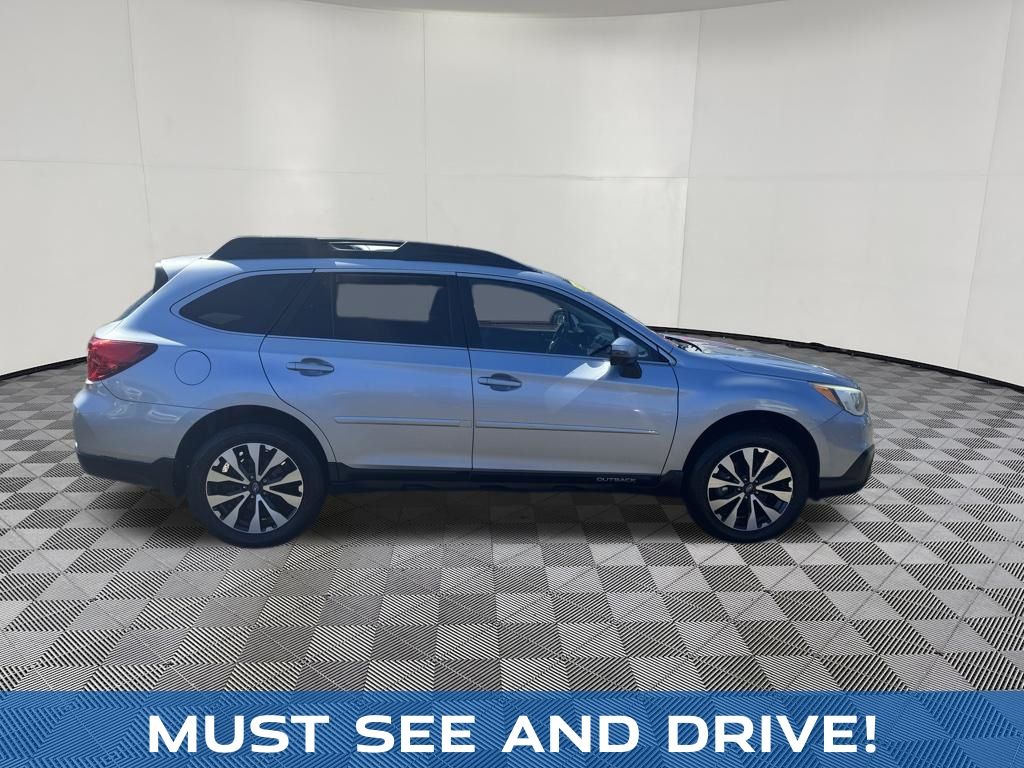 2016 Subaru Outback view 4