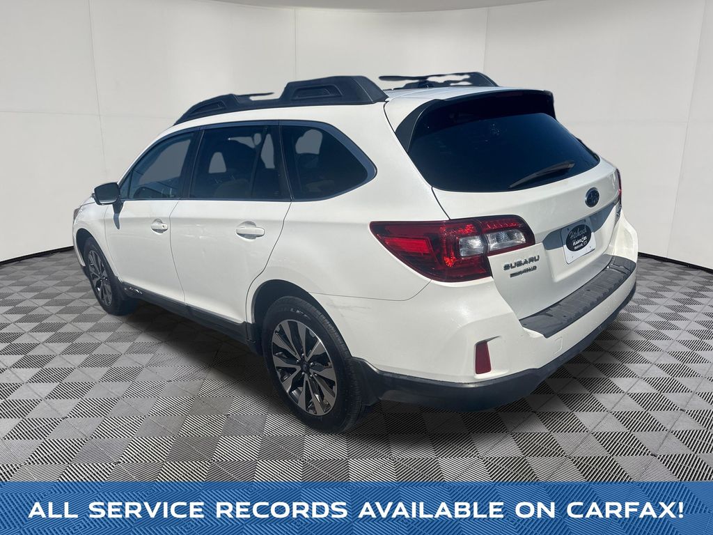 2015 Subaru Outback view 3